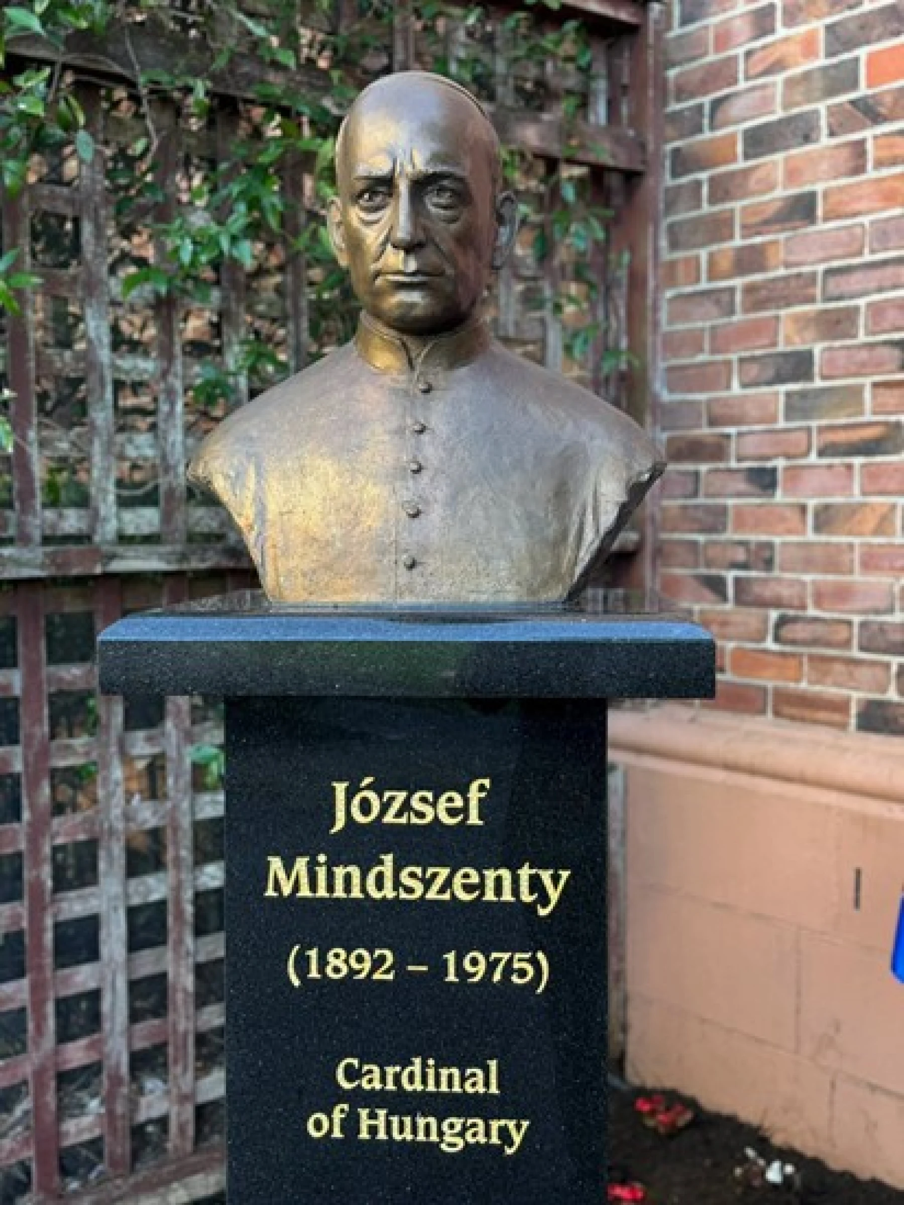 Mindszenty bíboros mellszobra