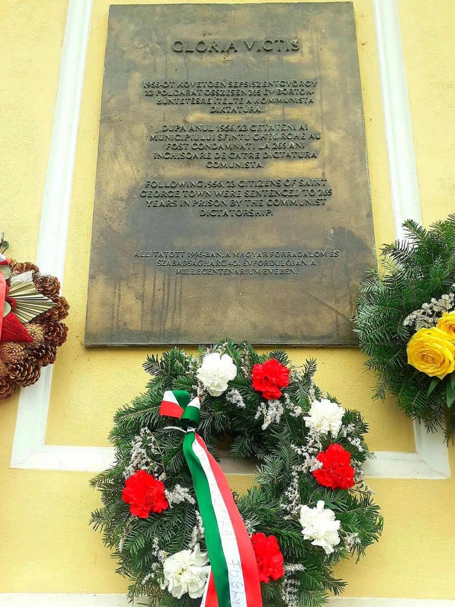 A commemorative plaque on the wall of City Hall