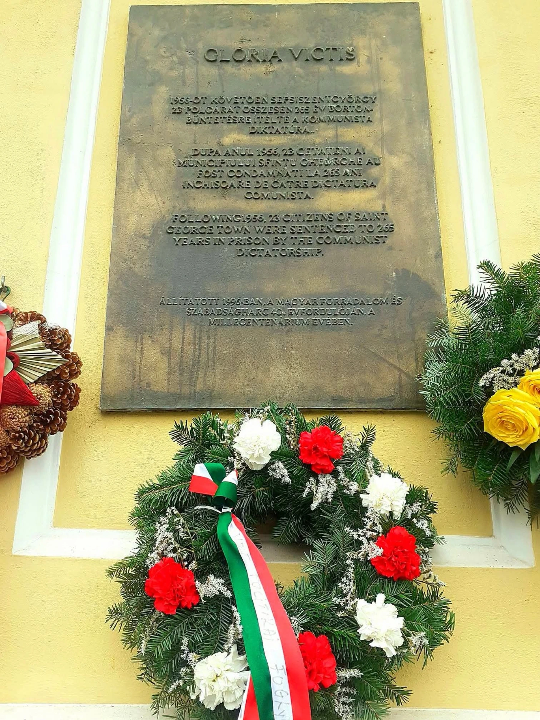 A commemorative plaque on the wall of City Hall