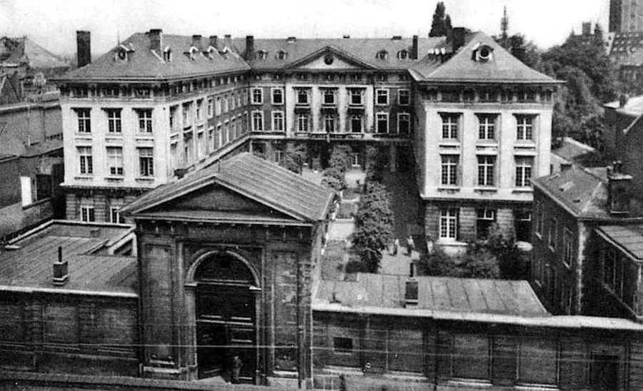 College De Valk / Collegium Falconis