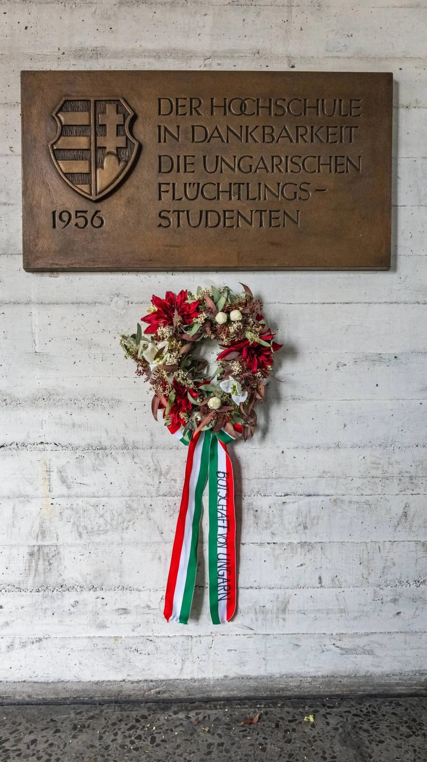 A commemorative plaque erected as a token of gratitude from Hungarian students